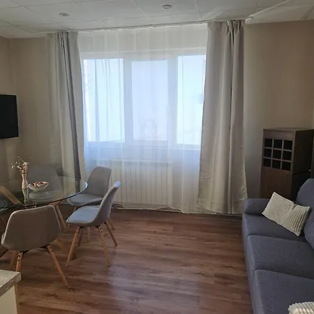тристаен Apartment