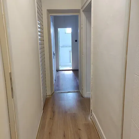 тристаен Διαμέρισμα *