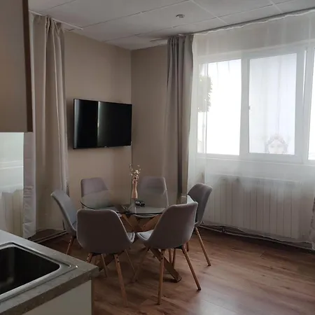 тристаен Daire *